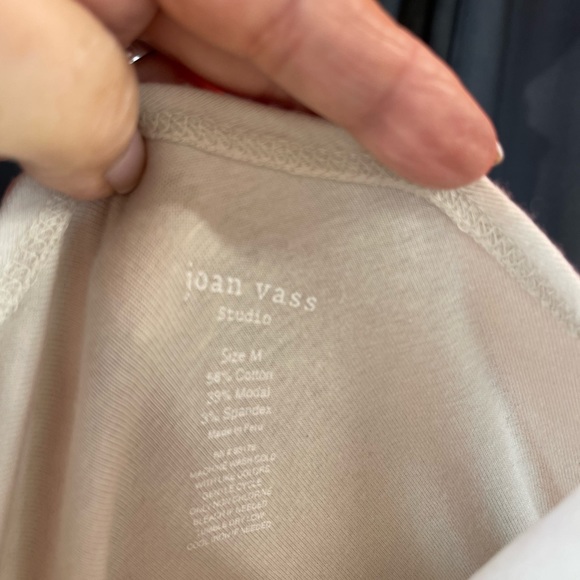 Neutral colored tunic super comfortable like brand new - Picture 3 of 3